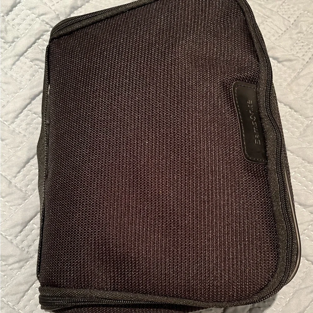 Samsonite Toiletry Kit - Picture 10 of 10
